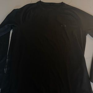 Men’s size medium Oakley long sleeve Athletic shirt. Like new condition